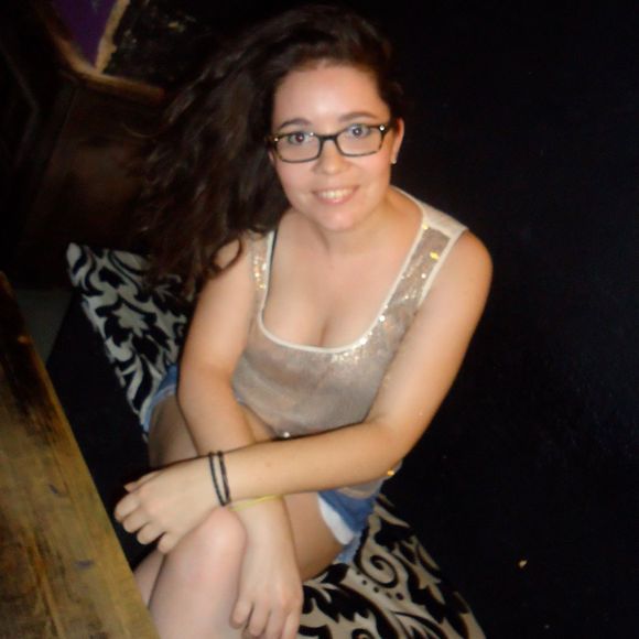 Meet your Posher, Laura - Picture 1 of 1